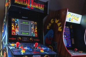 Game room - Summit 71 - Pools, Hot Tubs, Shuttle, Loon & Downtown (Lincoln)