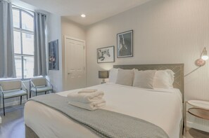 1 bedroom, desk, iron/ironing board, WiFi - Luxurious 1BR in FIDI Boston | Close to Everything (Boston)