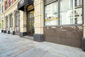 Exterior detail - Luxurious 1BR in FIDI Boston | Close to Everything (Boston)