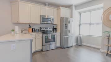 Fridge, coffee/tea maker