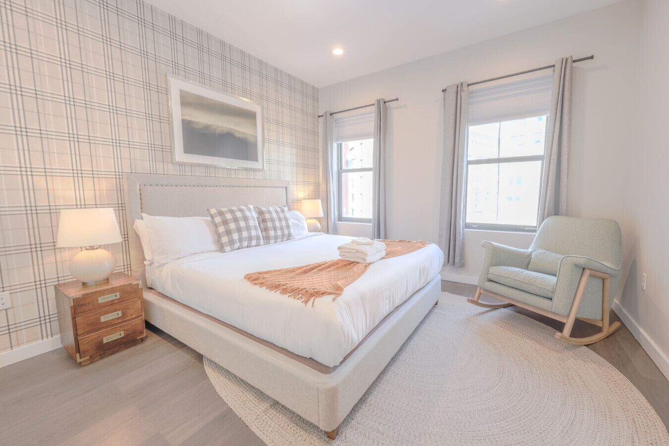 Desk, iron/ironing board, WiFi, bed sheets