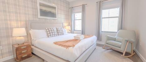 Desk, iron/ironing board, WiFi, bed sheets