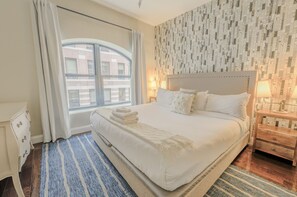 2 bedrooms, desk, iron/ironing board, WiFi - Gorgeous Boston 2BR | Financial District (Boston)