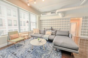 TV - Gorgeous Boston 2BR | Financial District (Boston)