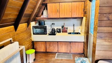 Double Room, Balcony, Sea View | Private kitchen | Fridge, microwave, oven, stovetop