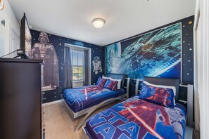 5 bedrooms, iron/ironing board, WiFi, bed sheets - 5BR Resort Villa w/ Pool Near Disney (Kissimmee)