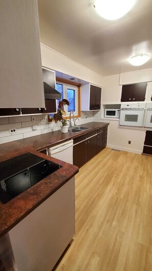 Free daily continental breakfast - Pells Hostel (Regina)