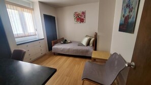 Standard Single Room, Garden View | Desk, laptop workspace, soundproofing, free WiFi - Pells Hostel (Regina)