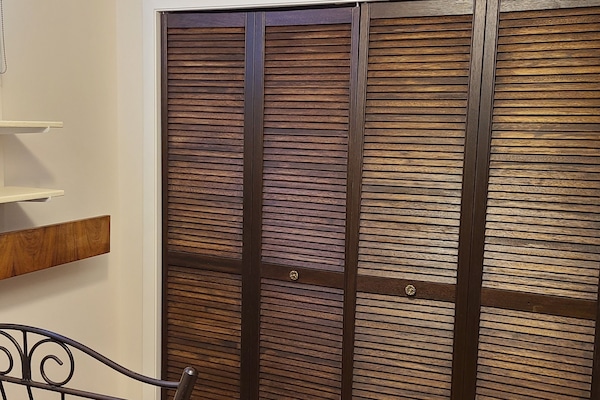 Economy Single Room | Desk, laptop workspace, soundproofing, free WiFi