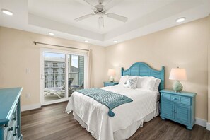 4 bedrooms, WiFi, bed sheets - Four Bedroom Waterfront Condo with Great Location (Ocean City)