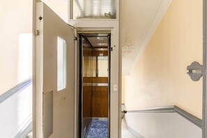 Interior - SoNice · Modern, 2 BR, 2 Bath, TOP location, 2 balc (Nice)