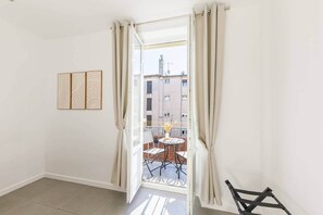 Interior - SoNice · Modern, 2 BR, 2 Bath, TOP location, 2 balc (Nice)