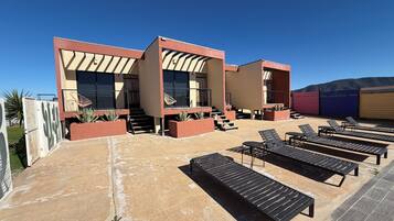 Deluxe suite, balkon, uitzicht op tuin | Terras