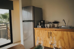 Deluxe Suite, Balcony, Garden View | Private kitchen - Casas VV (Valle de Guadalupe)