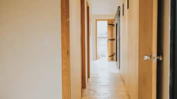 Suite Deluxe, balcón, vistas al jardín | Tabla de planchar con plancha y wifi gratis