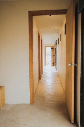 Suite Deluxe, balcón, vistas al jardín | Tabla de planchar con plancha y wifi gratis