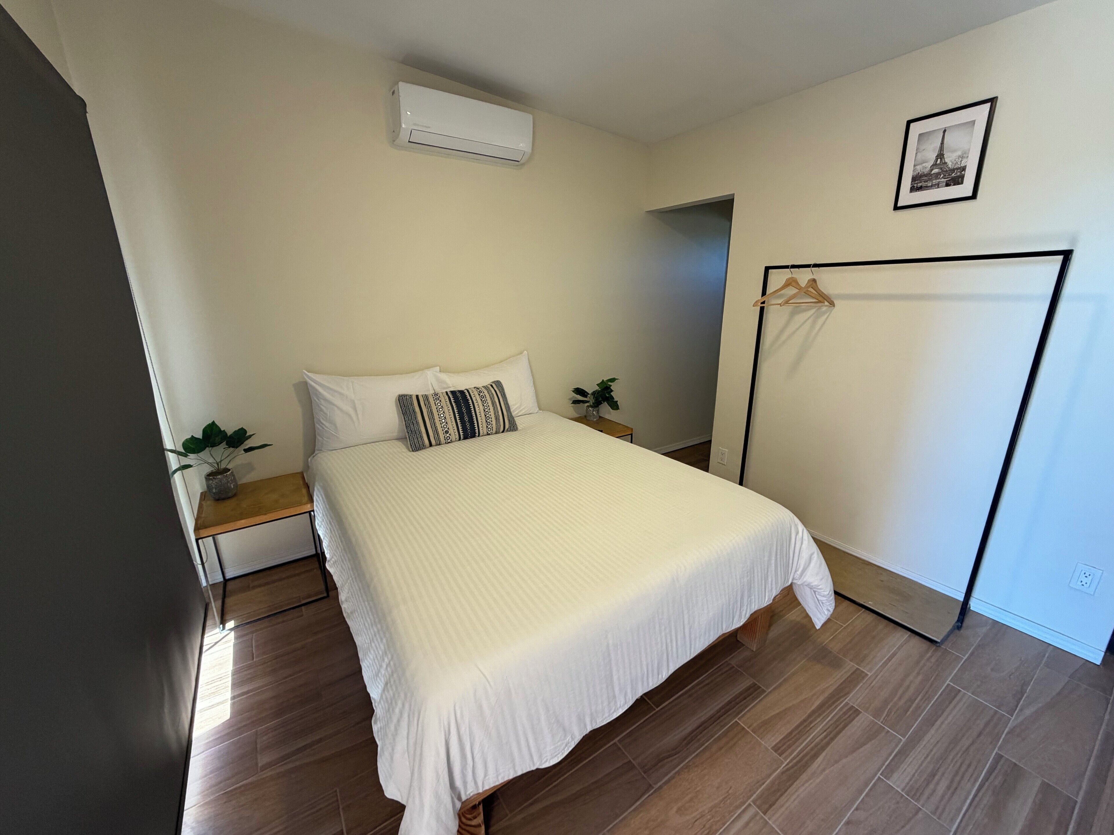 Deluxe kamer, balkon, uitzicht op zwembad | Een strijkplank/strijkijzer, gratis wifi