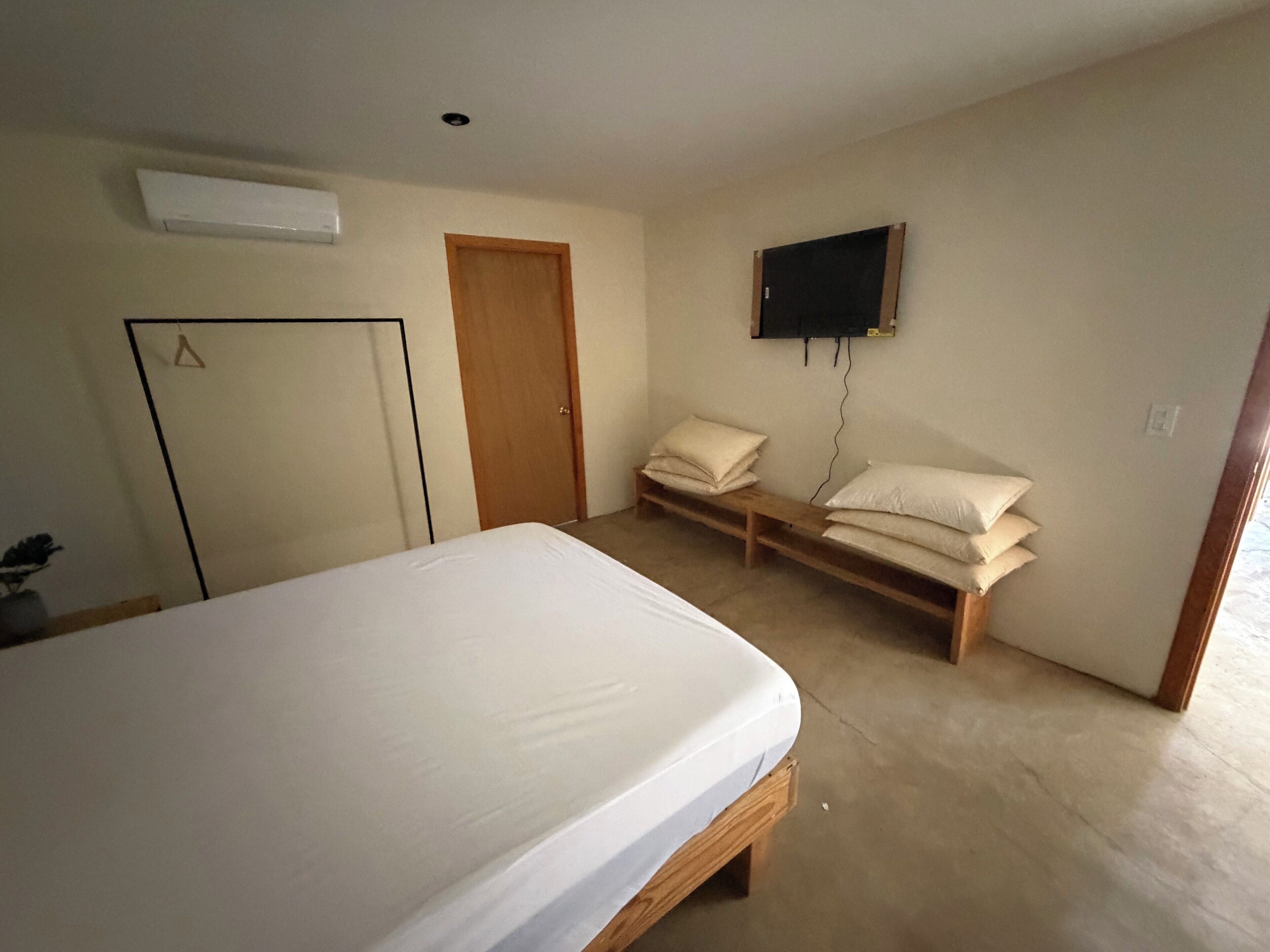 Phòng Suite Deluxe, ban công, quang cảnh vườn | Bàn ủi/dụng cụ ủi quần áo, truy cập Internet không dây miễn phí 