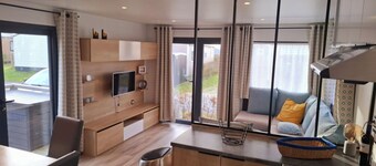 Vacation cottage Chalet Spaciosa Lauwersmeer