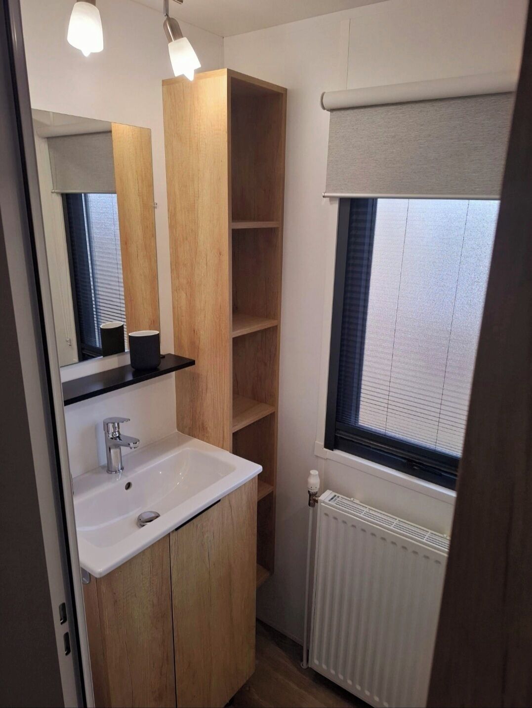 Sèche-cheveux, savon, papier toilette