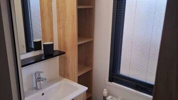 SĂšche-cheveux, savon, papier toilette