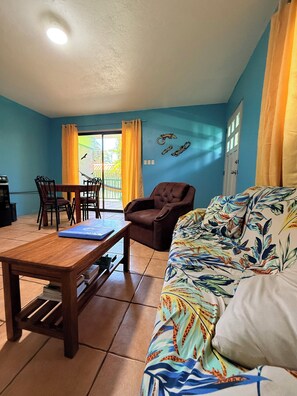 TV - #1 Cozy 1-bedroom apartment in Cahuita with AC, Parking- near nat'l park, beach (Cahuita)