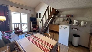 Interior - 100m from ski slopes, 2nd floor, balcony, tv, ski locker, 45m², Auris en Oisans (Auris)
