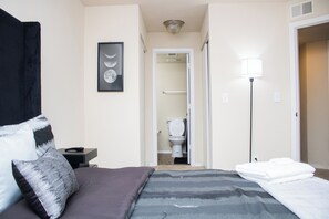 3 quartos, ferros/tábuas de passar roupa, roupa de cama