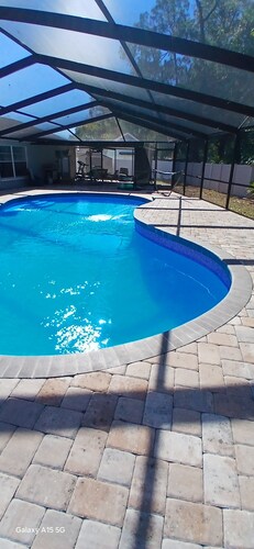 Family Pool House Near Tampa International Airport 3-bedroom house