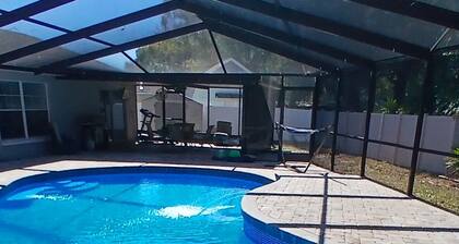 Family Pool House Near Tampa International Airport 3-bedroom house