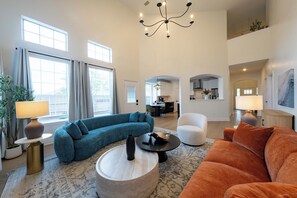 Living area - Lone Star Escape: Pool & Spa, Putting Green, Games (Allen)