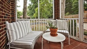 Terrace/patio - Entire 4-Unit in Dilworth | 8 Beds | near Uptown (Charlotte)