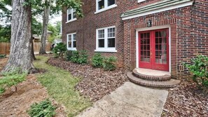Exterior detail - Entire 4-Unit in Dilworth | 8 Beds | near Uptown (Charlotte)