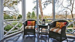 Interior - The Home Collection: Modern Myers Park 2BR Condo · Free Parking · Near Uptown & Atrium (Charlotte)