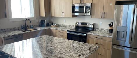 ميكروويف، فرن، موقد طهي مسطح، غسالة أطباق