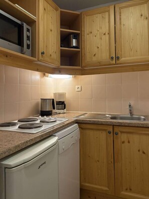 Fridge, microwave, dishwasher - 100m from resort center, 3rd floor, swimming pool, sauna, balcony, tv, ski locker, 38m², Les Orres (Les Orres)