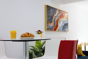 Dining - Charming 3Bed 2Bath in Windsor /Near Heathrow - Free Parking (Windsor)