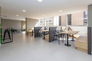 Studio | Dining - Studio com Vista Para o Centro da Cidade - Man1702 (Curitiba)