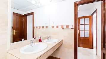 Apartamento, 2 habitaciones, Aire acondicionado | Baño