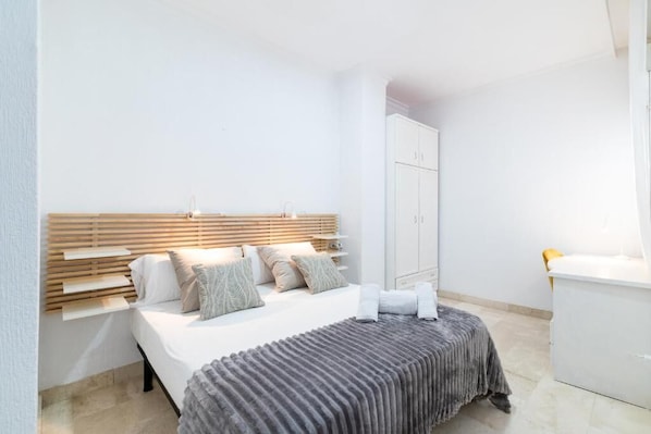 Apartamento, 2 habitaciones, Aire acondicionado | Cortinas opacas, tabla de planchar con plancha, wifi gratis