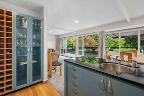 Interior - Parkview on Whakaue - Lake View CBD Apartment (Rotorua)