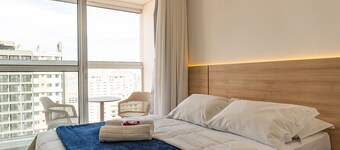 Studio com Vista Para o Centro de Curitiba-man1707