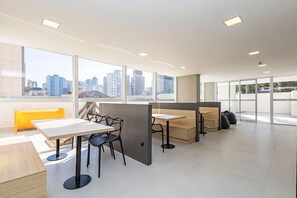 Studio | Dining - Studio em Predio Novo no Centro - Man1708 (Curitiba)