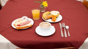 Free daily continental breakfast