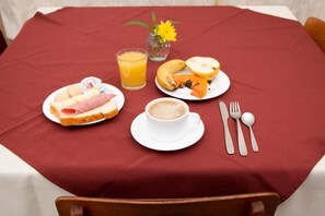 Free daily continental breakfast 