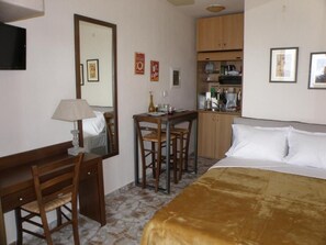 Studio, uitzicht op zee | Een kluis op de kamer, verduisterende gordijnen, geluiddichte muren