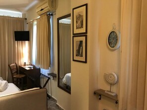 Estudio, vistas al mar | Caja fuerte, cortinas opacas, sistema de insonorización