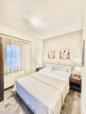 Pengeskab på værelset, mørklægningsgardiner, lydisolering