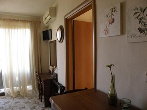 Studio, Sea View | Interior