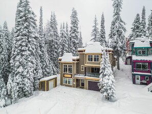 Exterior - Modern 2 bedroom ground level suite w/ private hot tub, laundry, BBQ (Vernon)